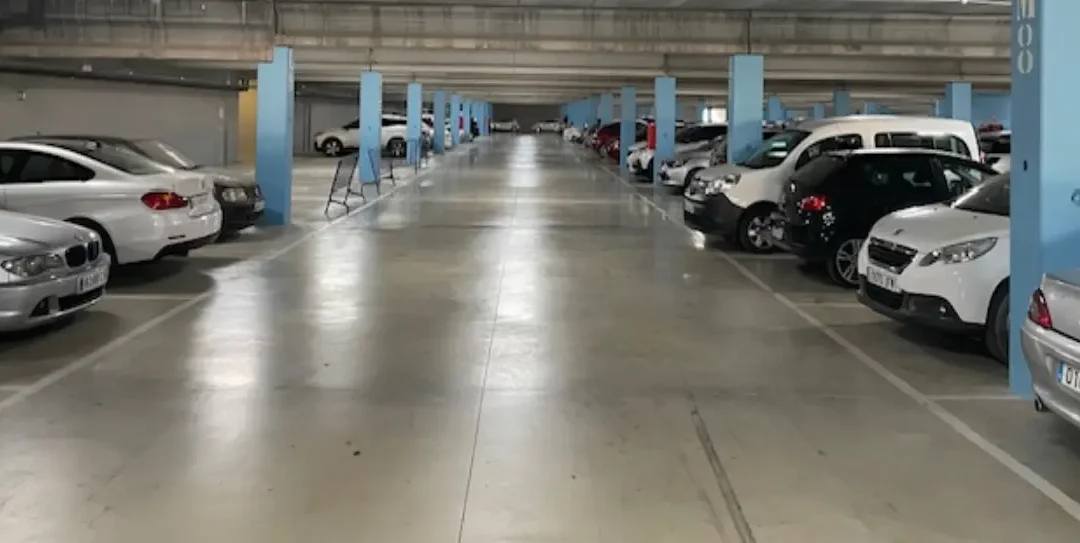 Aparcamientos en Estepona: guía completa de parkings gratis y de pago (2026)